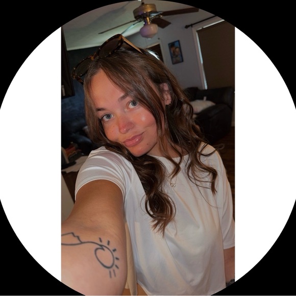 Meet your Posher, Olivia - Picture 1 of 1